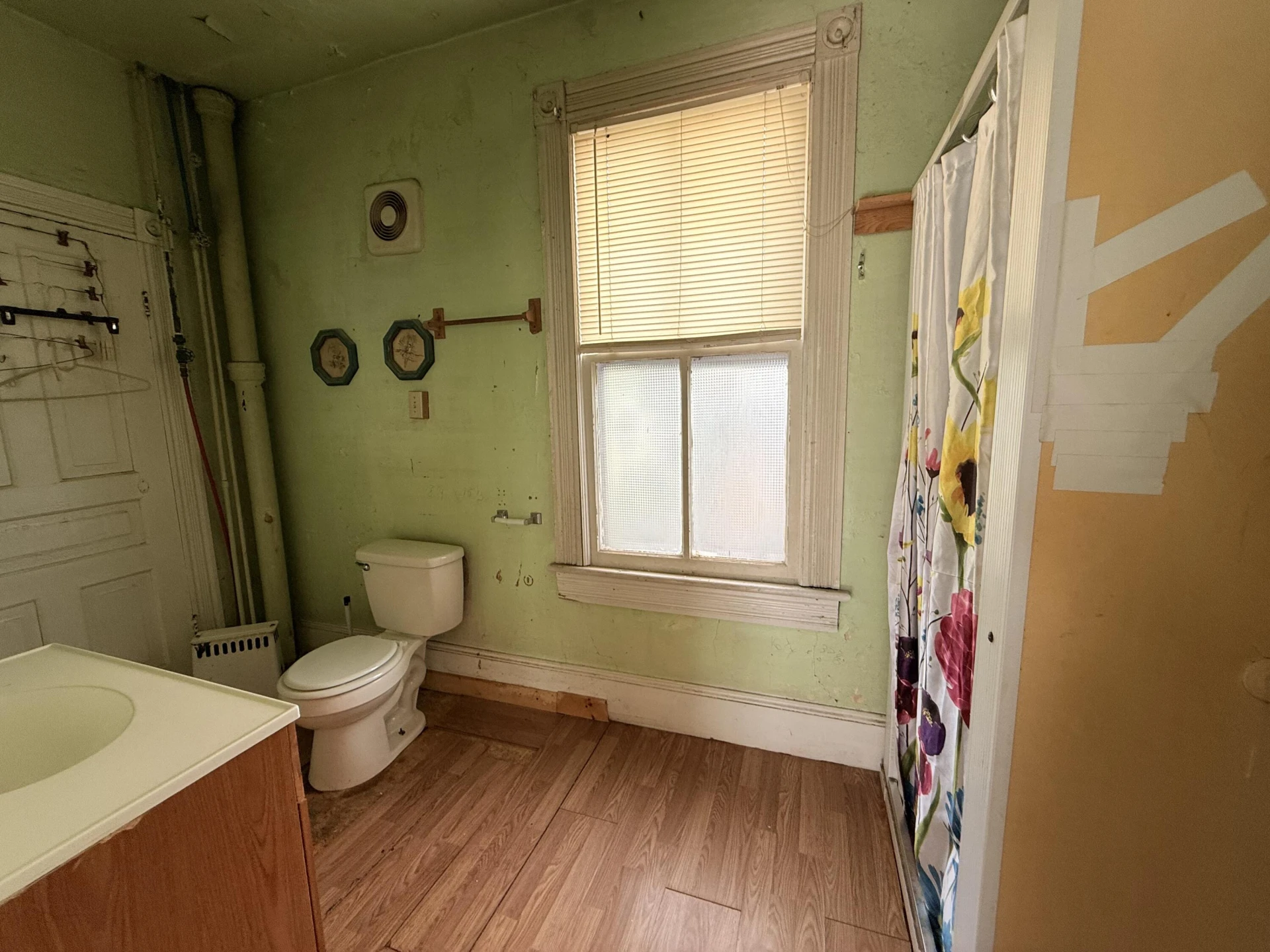 581 Roxbury St - Photo 4