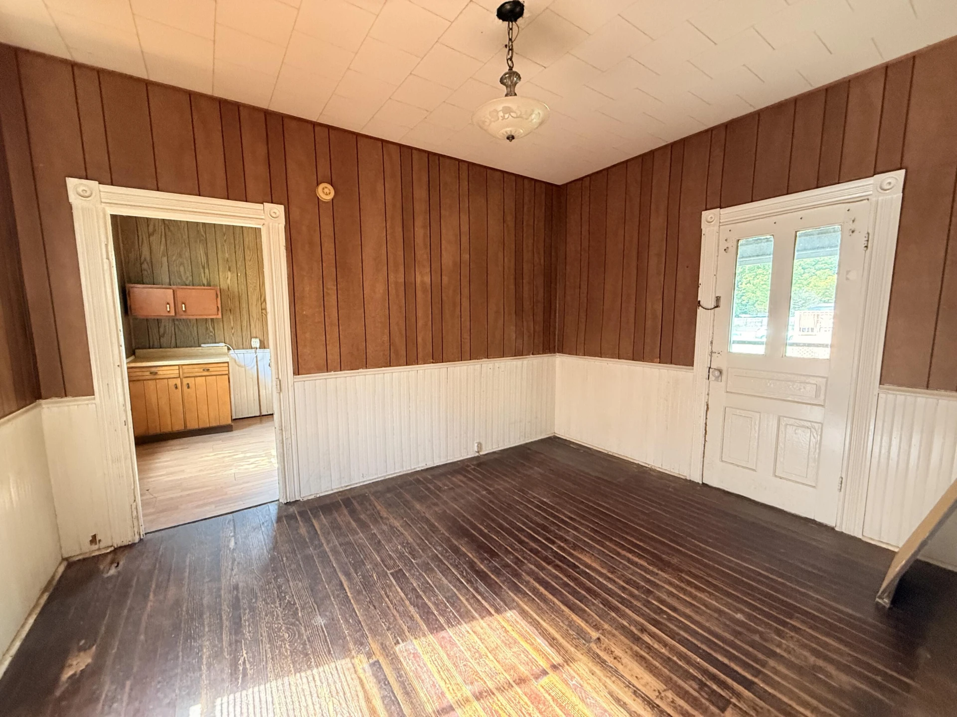 581 Roxbury St - Photo 5