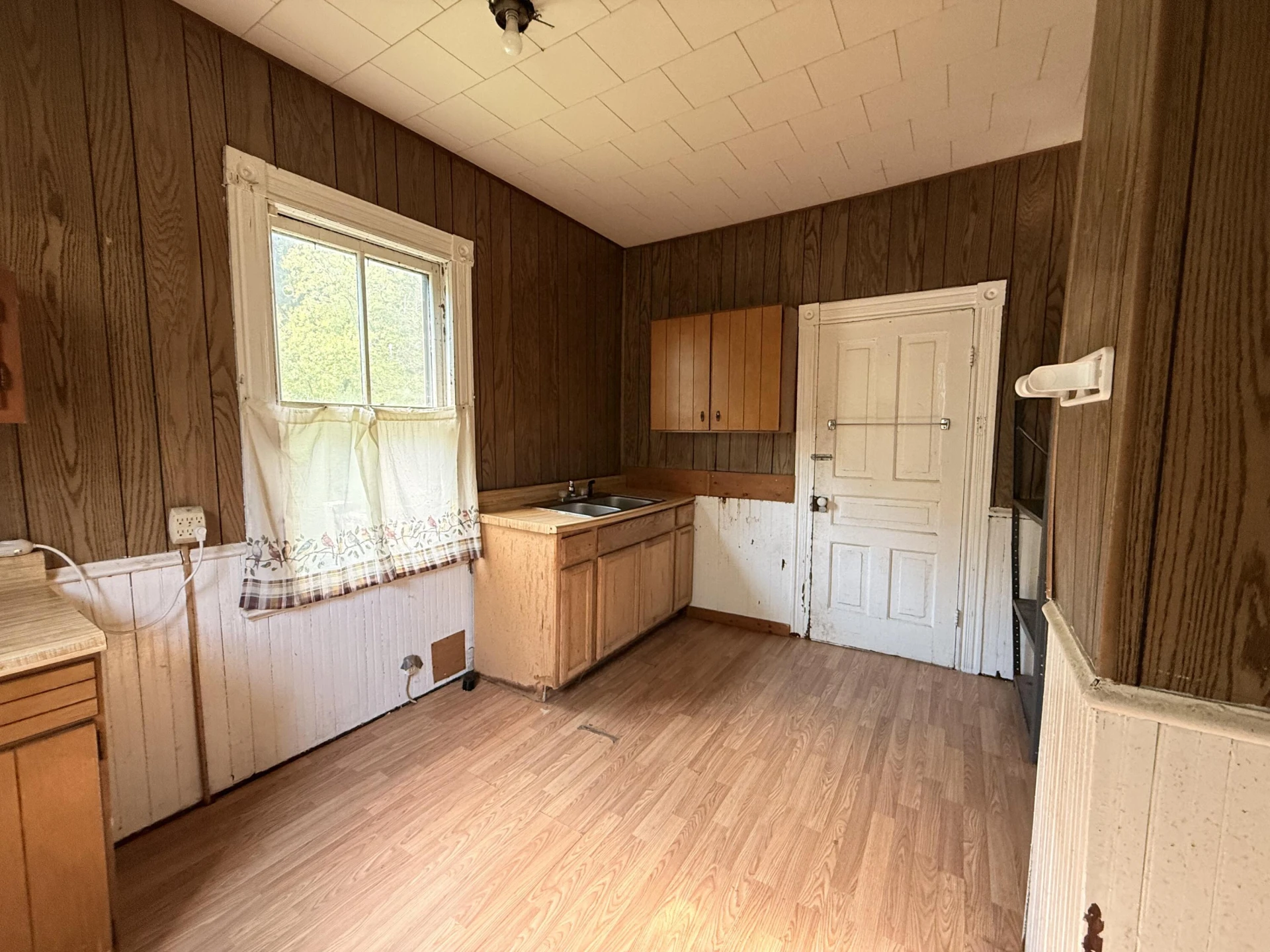 581 Roxbury St - Photo 6