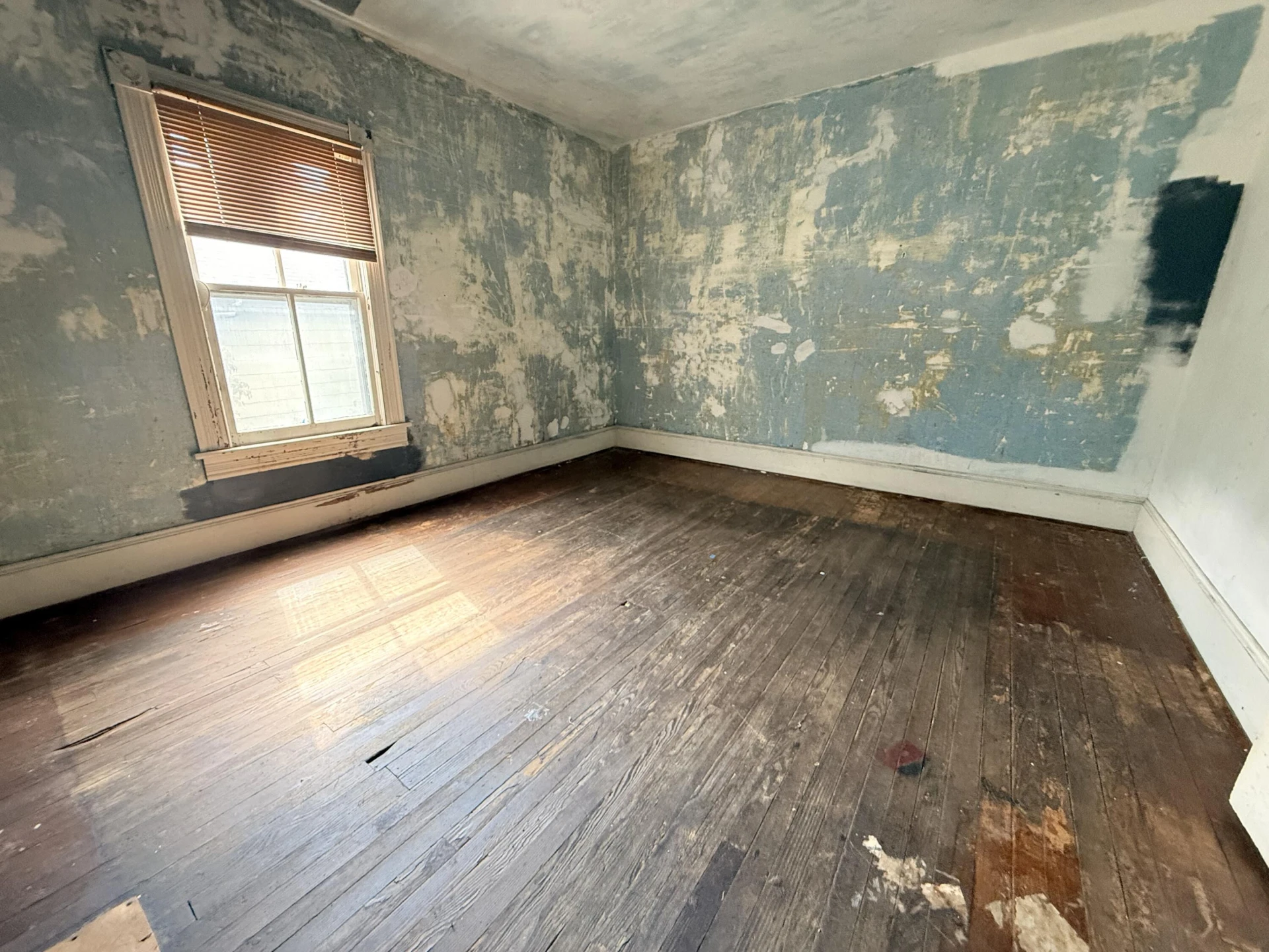 581 Roxbury St - Photo 7