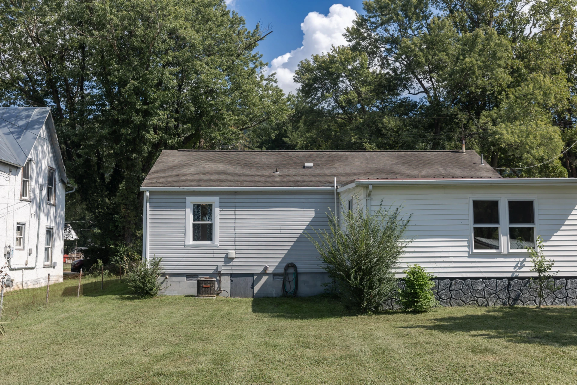 1543 Walnut Ave - Photo 3