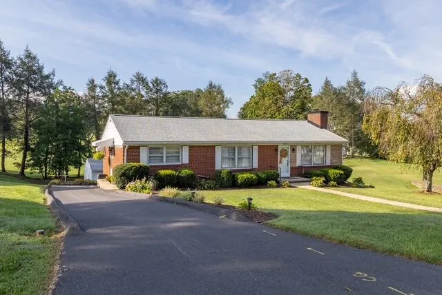 303 E Fairlawn Dr, Covington, VA, 24426