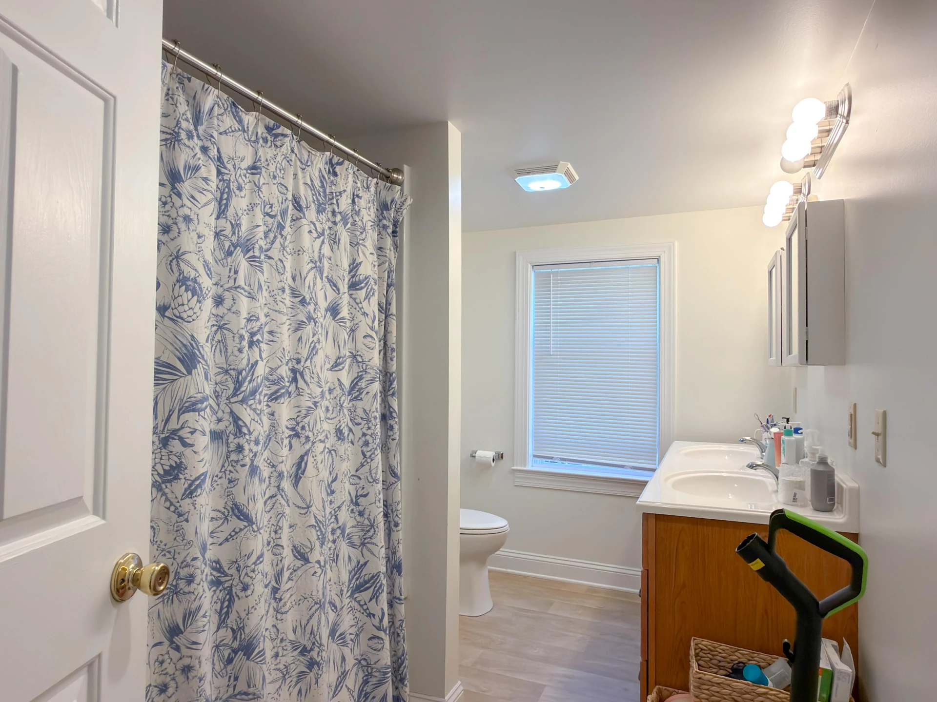 110 E HENRY St - Photo 18