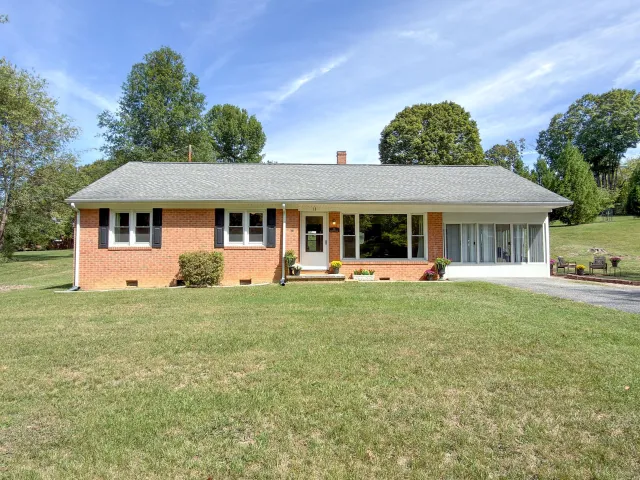 13 COUNTRY CLUB Rd, Lexington, VA, 24450