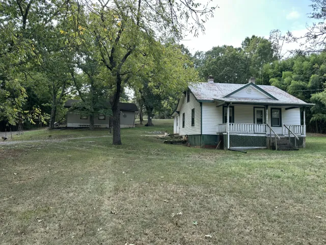 140 Flower Ln