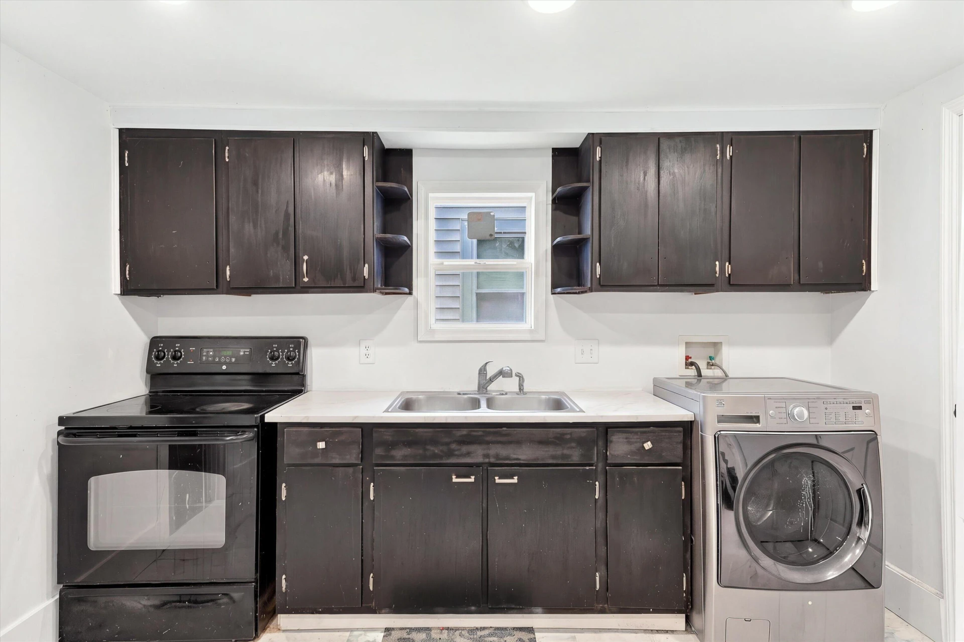 240 Roxbury St - Photo 10