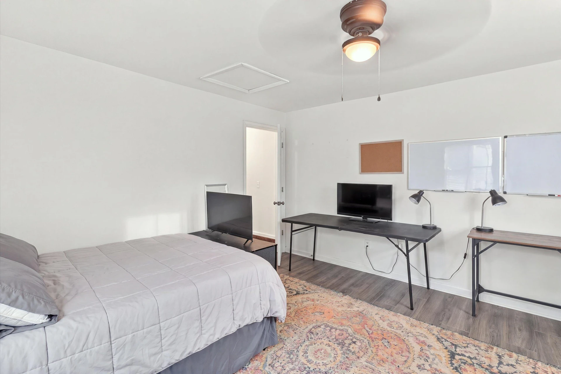 240 Roxbury St - Photo 15