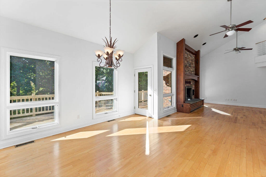 125 NICHOLAS Ln - Photo 9