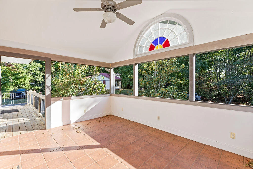 125 NICHOLAS Ln - Photo 12