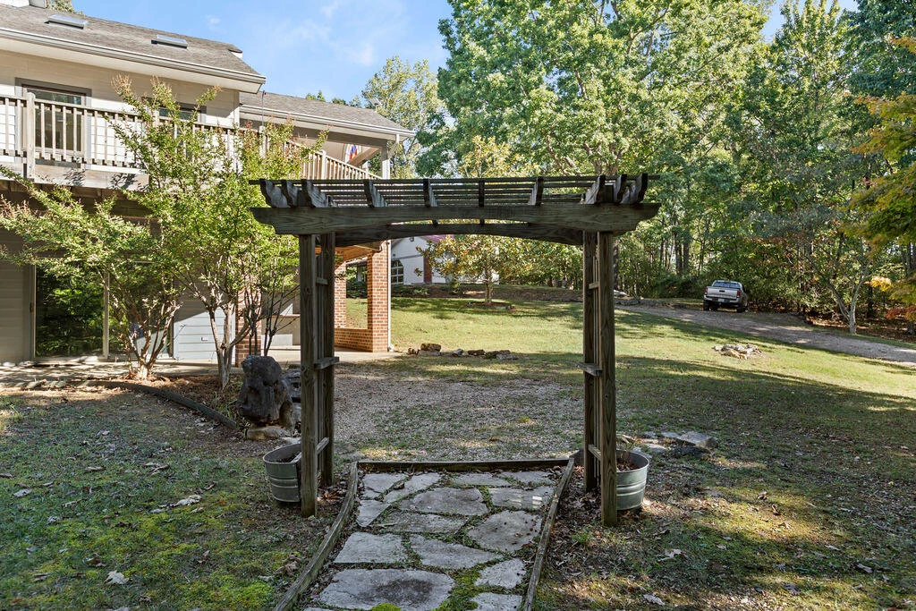 125 NICHOLAS Ln - Photo 50