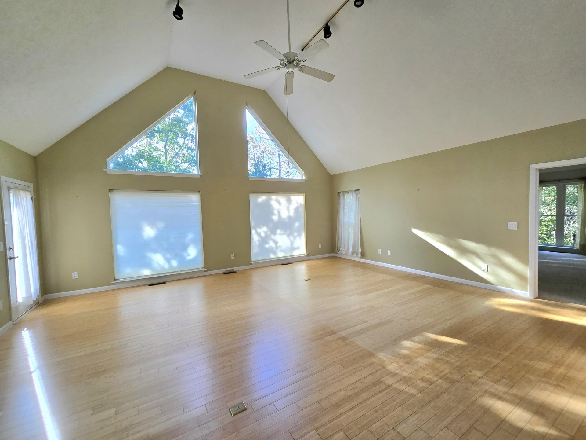 800 N Peak Dr - Photo 2