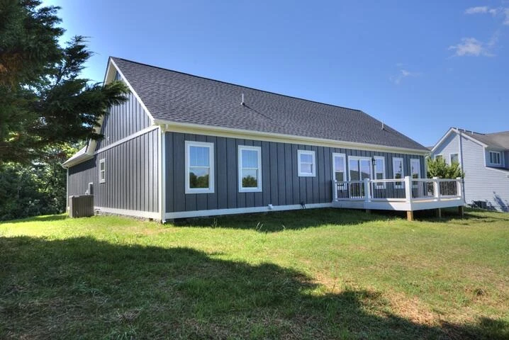 63 Woodridge Ln